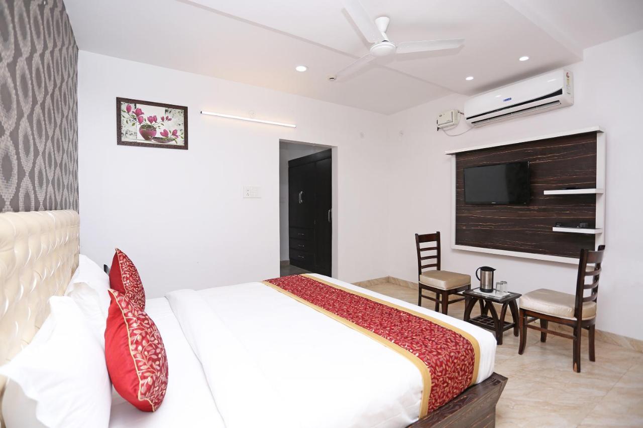 Capital O 10060 Hotel The Leaf Lucknow Extérieur photo