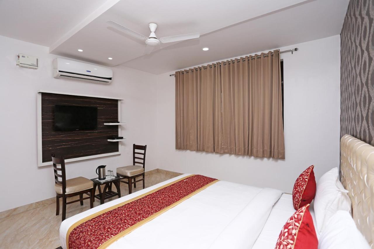 Capital O 10060 Hotel The Leaf Lucknow Extérieur photo