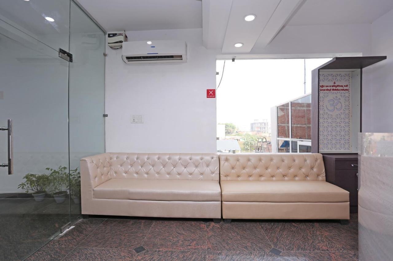Capital O 10060 Hotel The Leaf Lucknow Extérieur photo