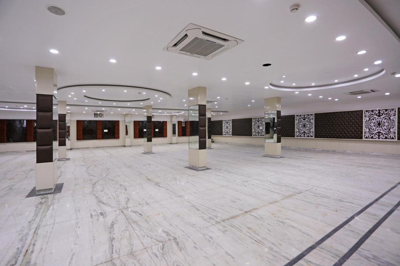 Capital O 10060 Hotel The Leaf Lucknow Extérieur photo