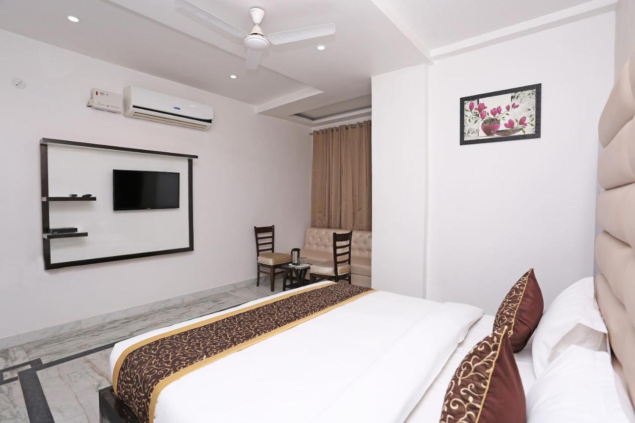 Capital O 10060 Hotel The Leaf Lucknow Extérieur photo