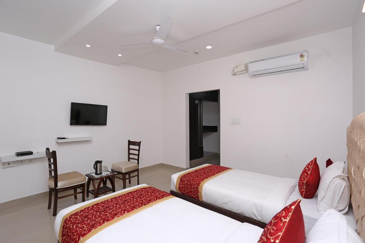Capital O 10060 Hotel The Leaf Lucknow Extérieur photo